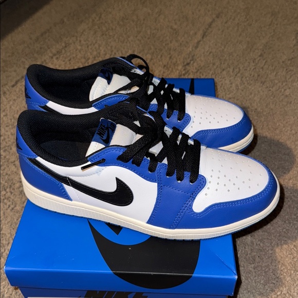 Nike Air Jordan 1 Retro Low OG - Picture 2 of 9